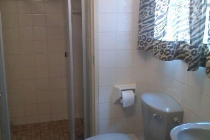 Room 9 of 28