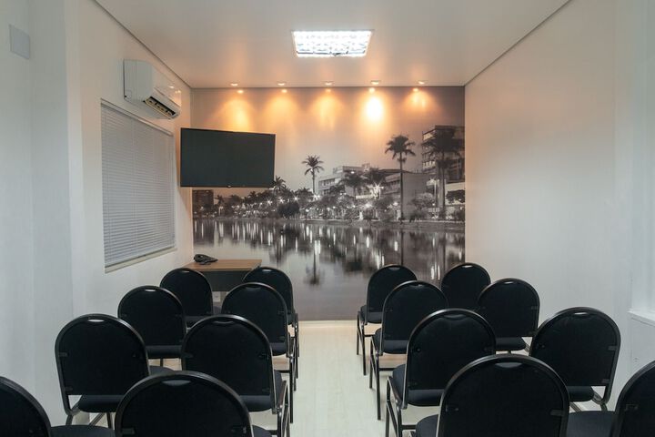 Business Center 36 of 38