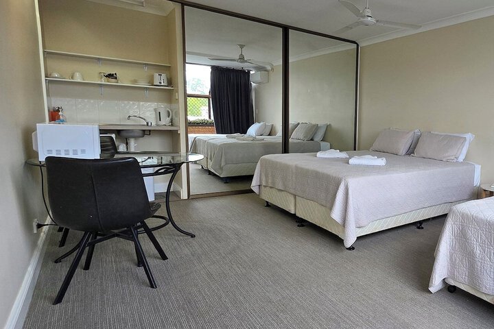 Room 6 of 18