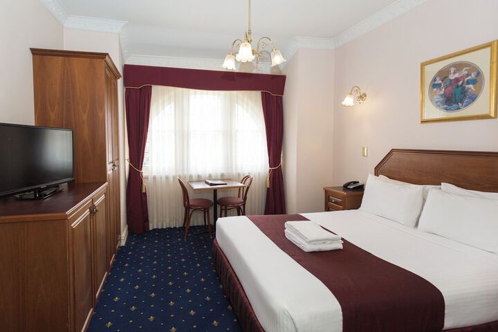 Room 6 of 42