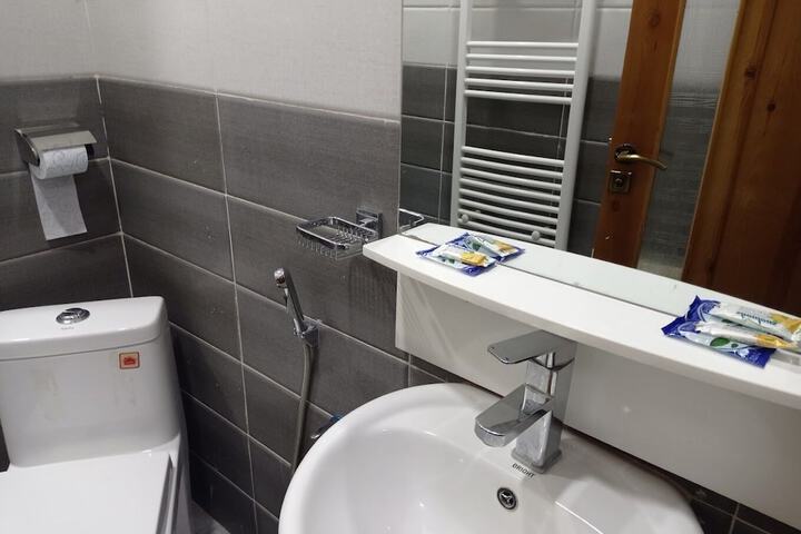 Room 9 of 14
