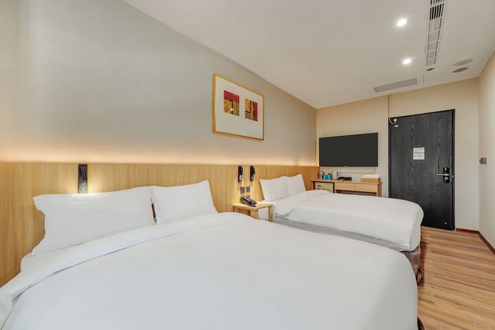 Room 33 of 69