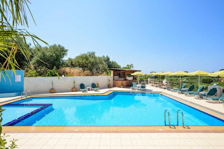 Hotel with Pool