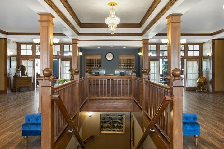 Entrance & Lobby