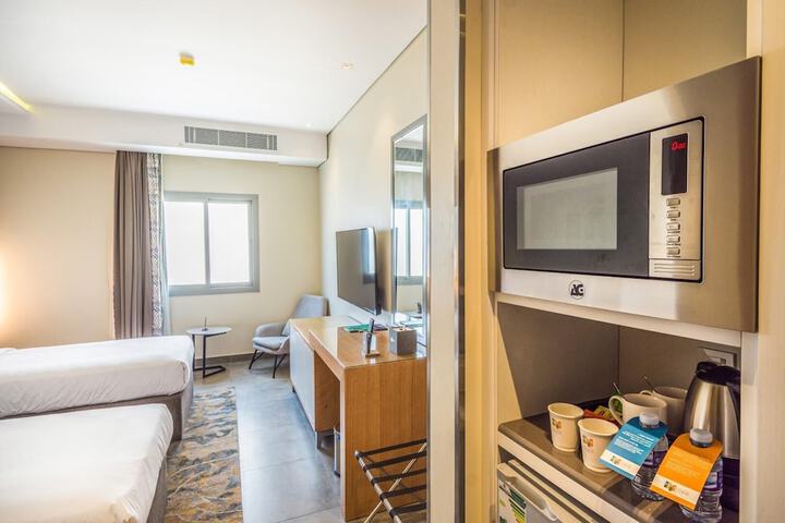 Room 14 of 40