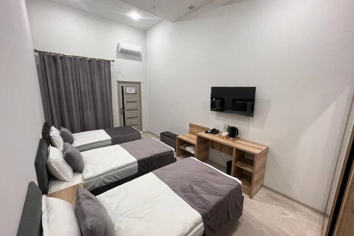 Room 5 of 10