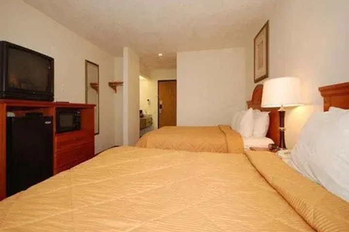 Room 4 of 11
