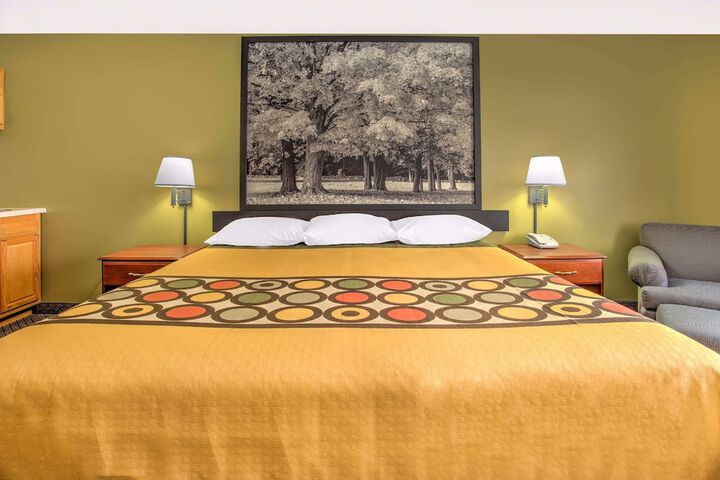 1 King Bed (1 of 8)