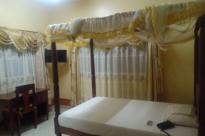 Room 15 of 36