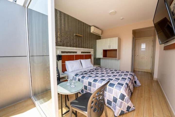 Room 4 of 9