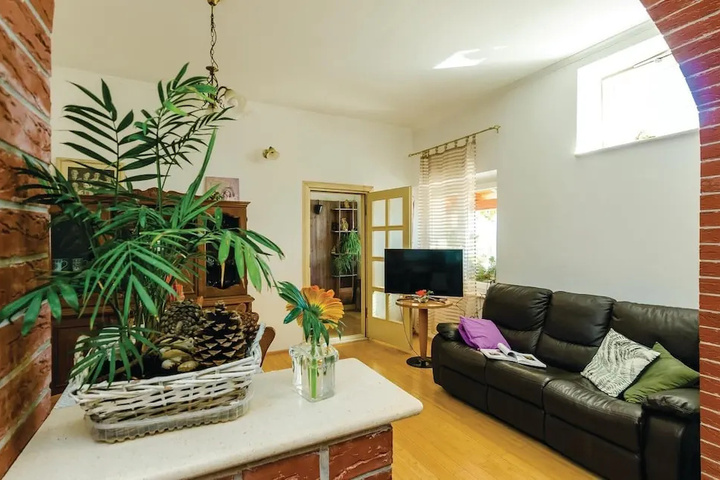 Awesome Home in Drvenik With Wifi and 5 Bedrooms