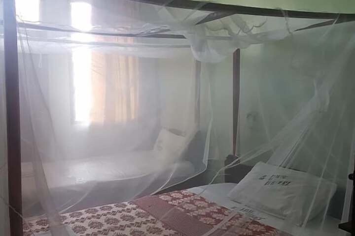 Room 8 of 18