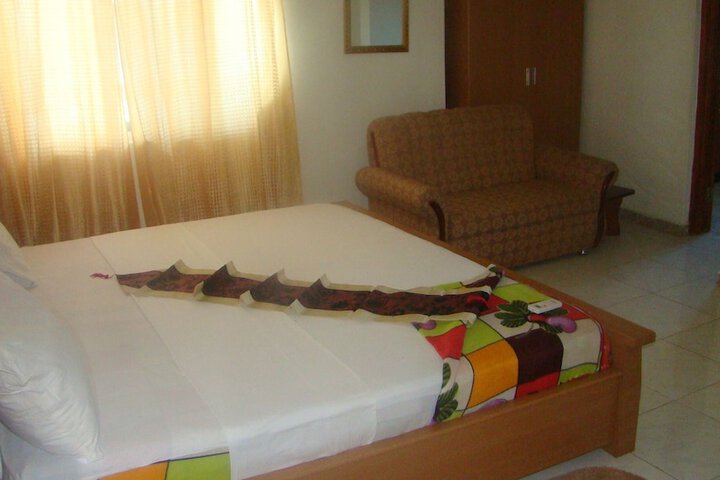 Room 10 of 29