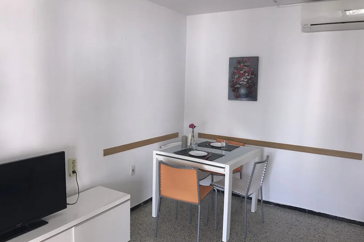 Room 4 of 16