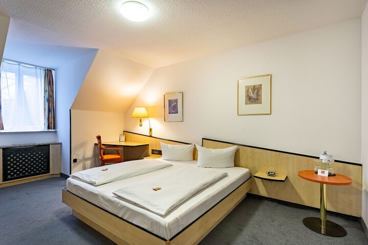 Room 14 of 80
