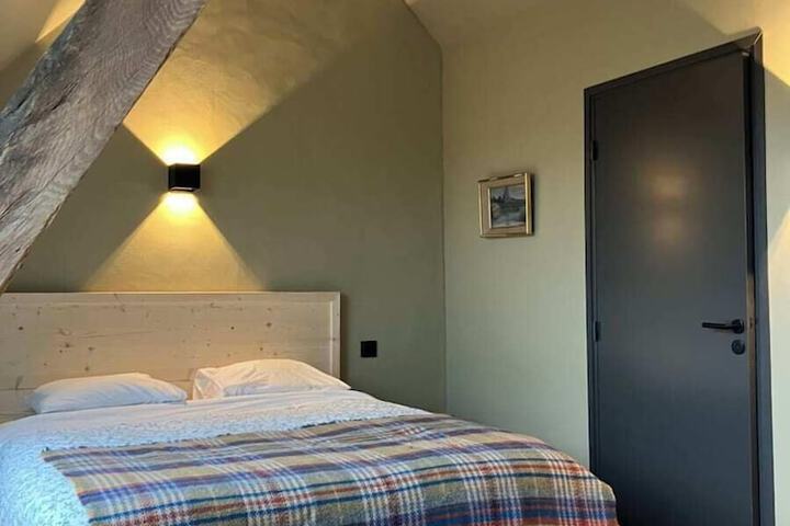 Room 6 of 34