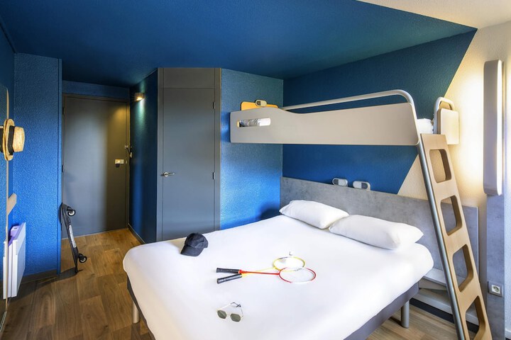 Room 2 of 23