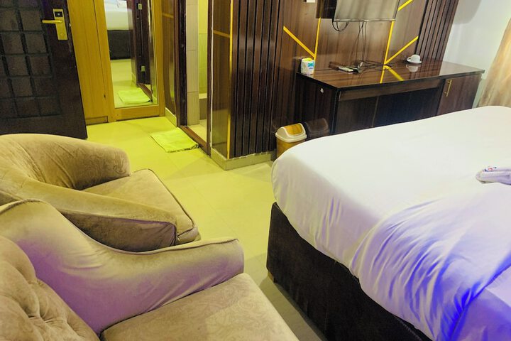 Room 5 of 26