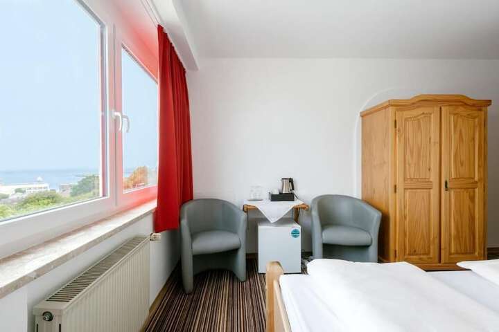 Room 15 of 34
