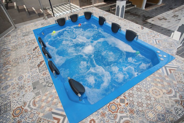Hot Tub 64 of 76