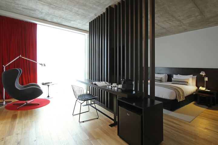 Room 14 of 136