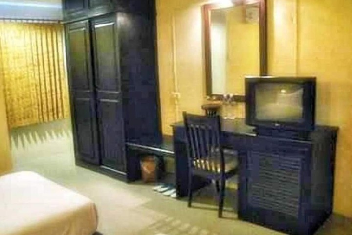 Room 12 of 23