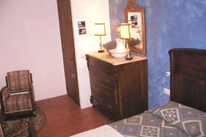 Room 2 of 11