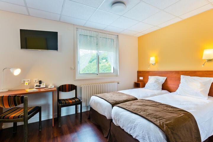 Room 10 of 35