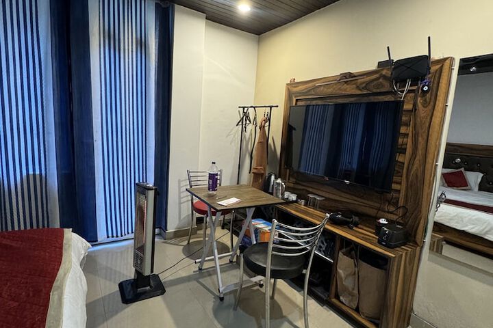 Room 4 of 13