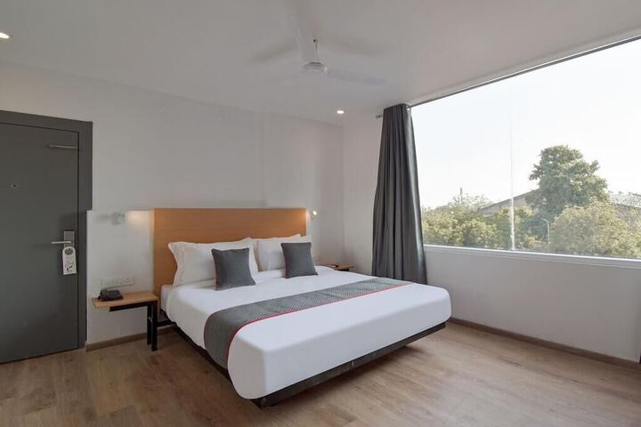 Room 10 of 12