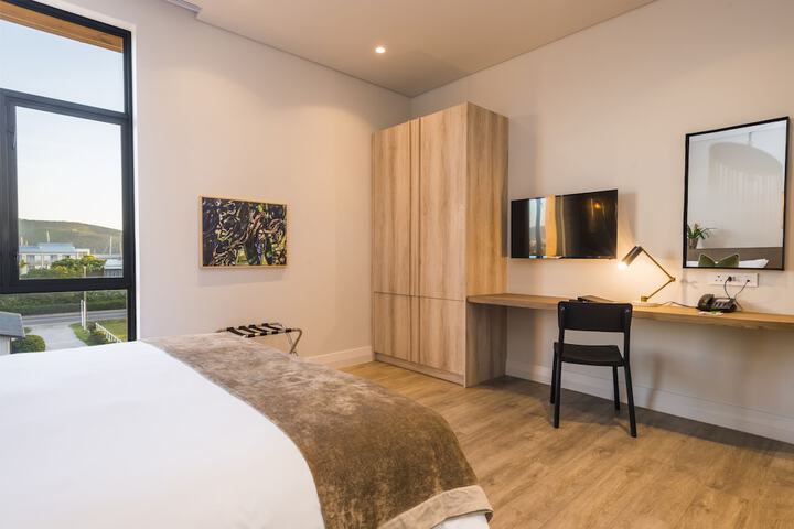 Room 8 of 37
