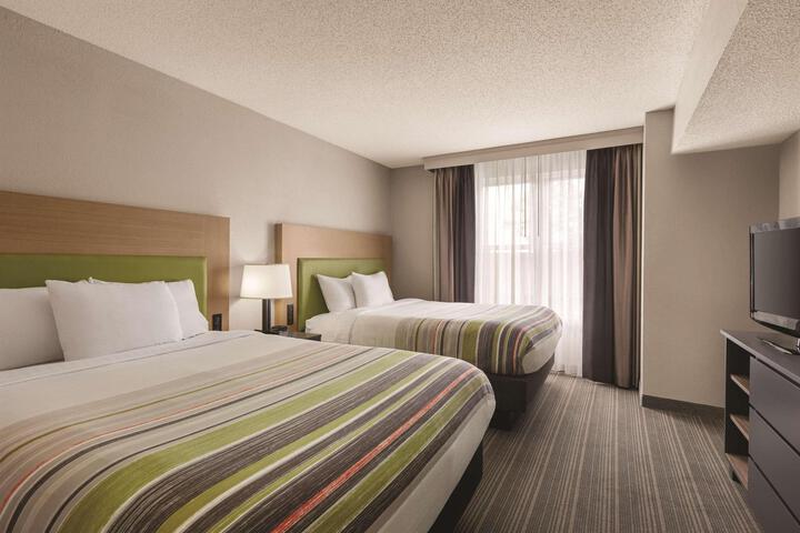 2 Queen Beds (8 of 8)