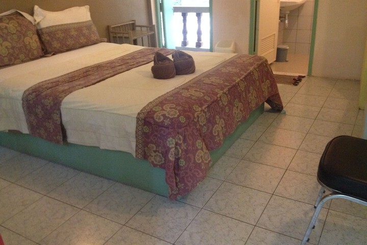 Room 10 of 32