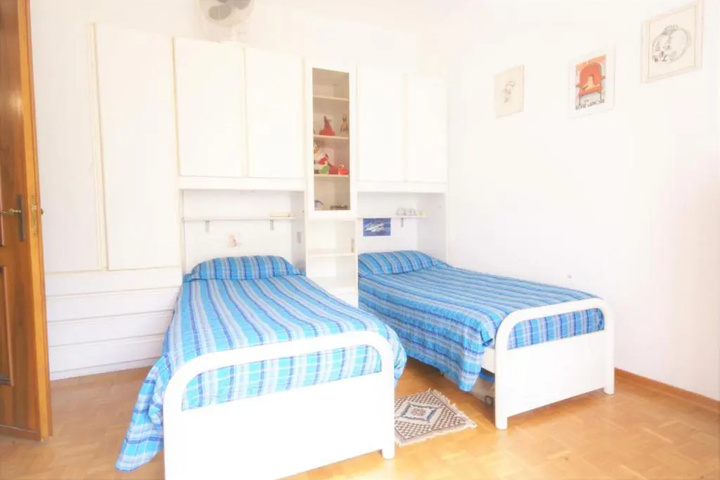 Room 4 of 11