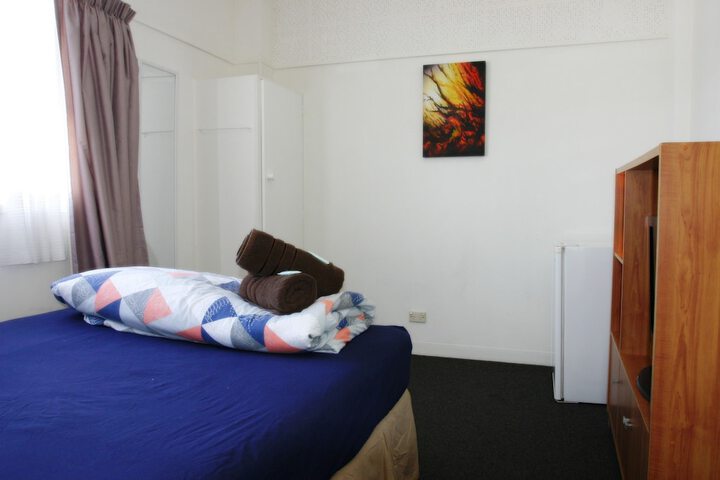 Room 6 of 38