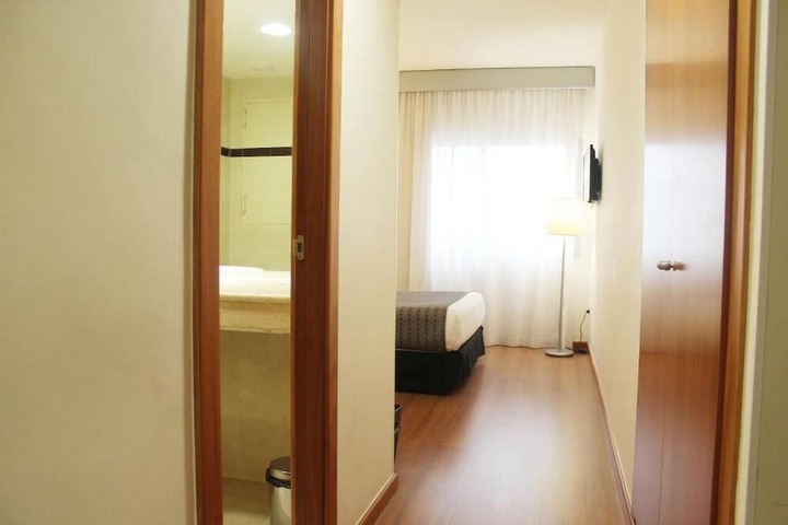 Room 27 of 98