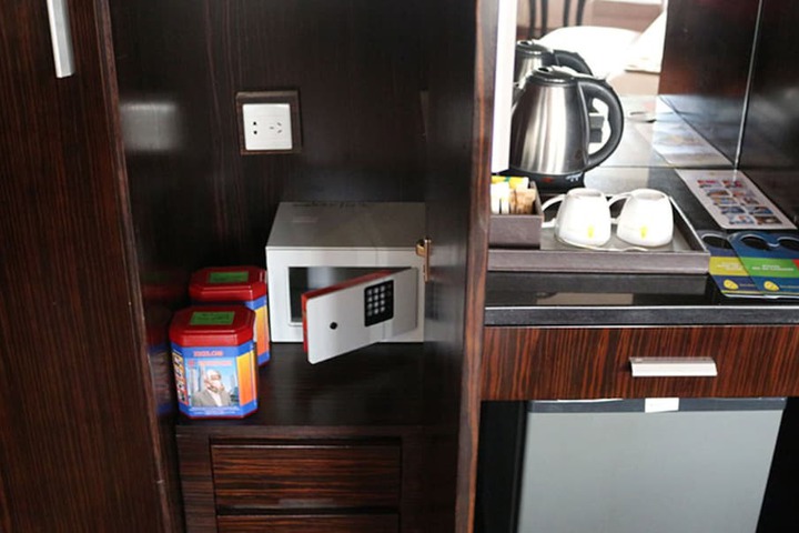Room 12 of 42