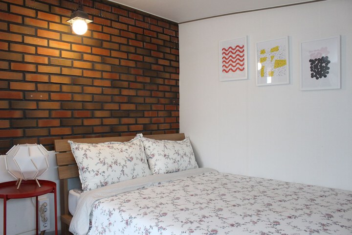 Room 3 of 86