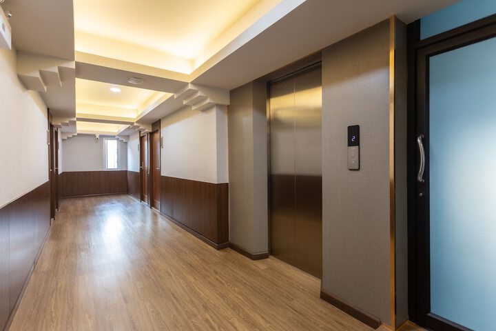 Room 10 of 14