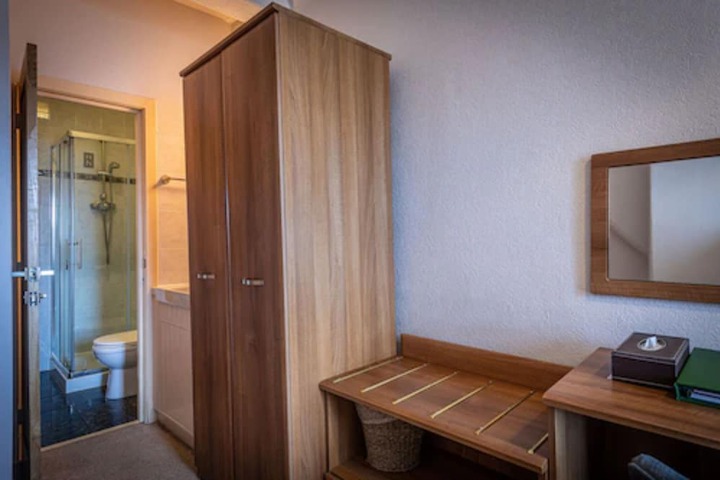 Room 40 of 52