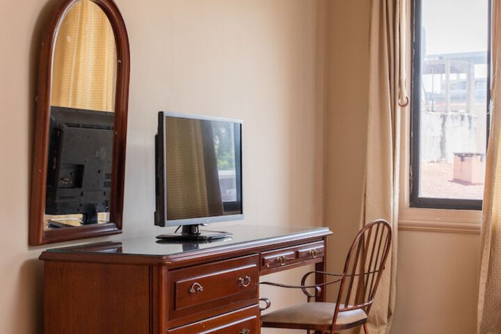 Room 9 of 40
