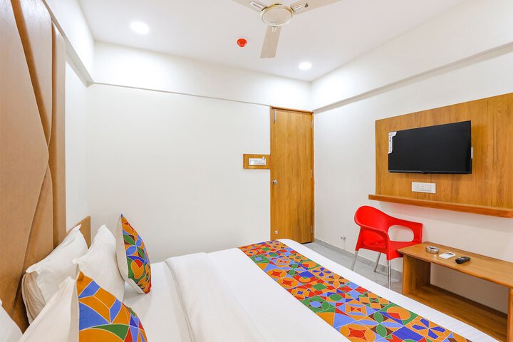 Room 28 of 32