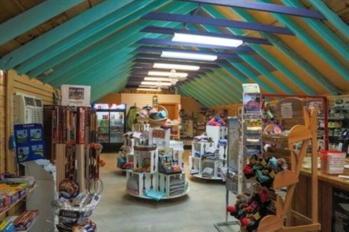 Gift Shop 4 of 6