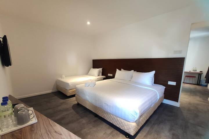 Room 9 of 31