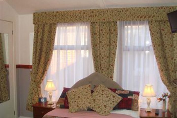 Room 4 of 10
