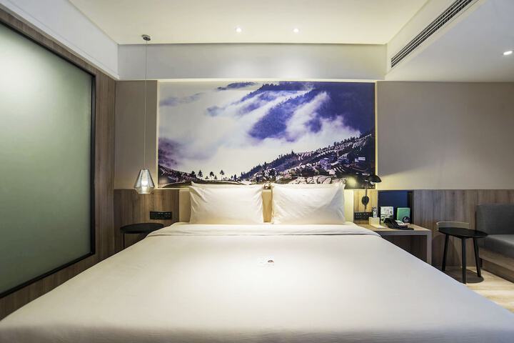 Room 13 of 68