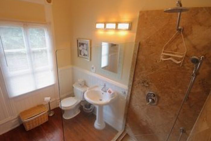 Room 7 of 120