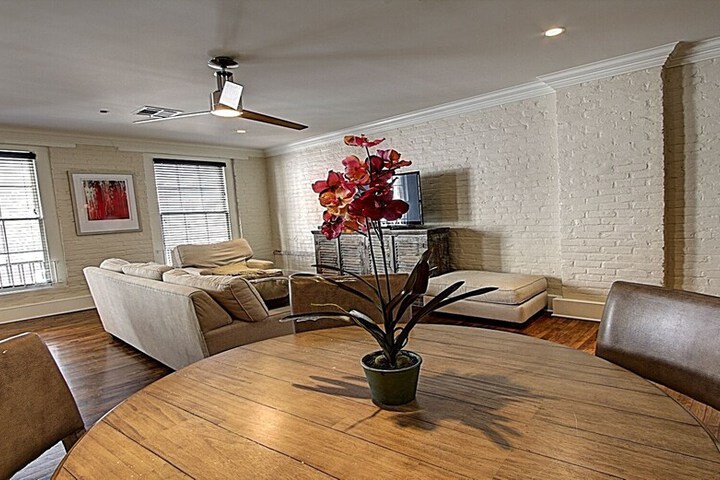 Room 14 of 22