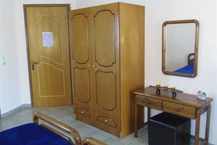 Room 11 of 21