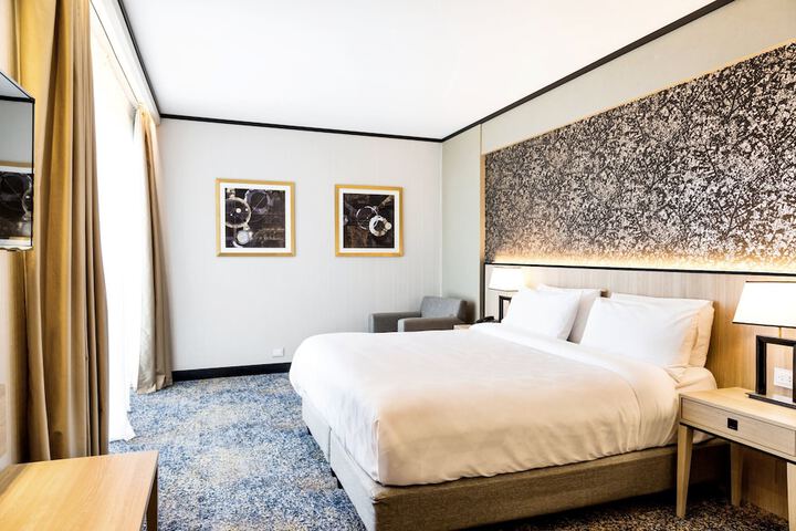 Room 12 of 89